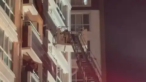 Esenyurt'ta 14 Katlı Binada Yangın: Mahsur Kalan 13 Kişi Tahliye Edildi
