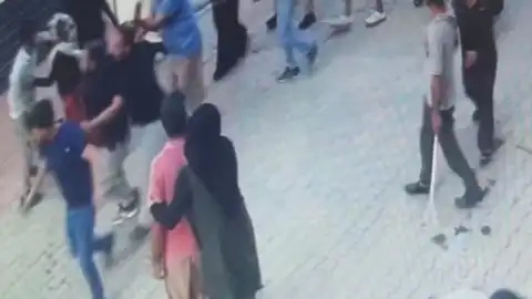 Eskişehir'de Kavga: 2 Polis ve 7 Kişi Yaralandı, Güvenlik Kamerası Görüntüleri Ortaya Çıktı