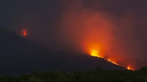 Etna Yanardağı'nda Volkanik Hareketlilik: Uçuşlar Askıya Alındı