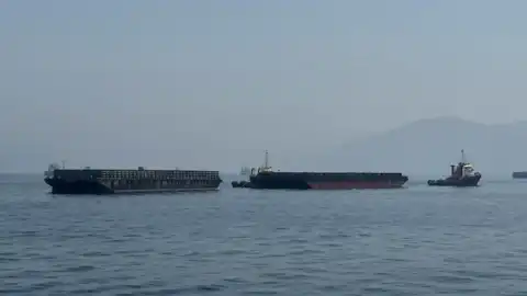 Hürmüz Boğazı'nda Güvenli Rota İhlali: İki Gemi Kaza Yaptı
