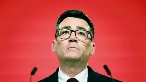 İngiltere'de Devir Teslim Süreci: Burnham Başbakanlık Görevine Başlıyor