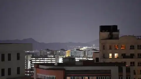 İran'ın Farklı Bölgelerinde Patlama Sesleri Duyuldu