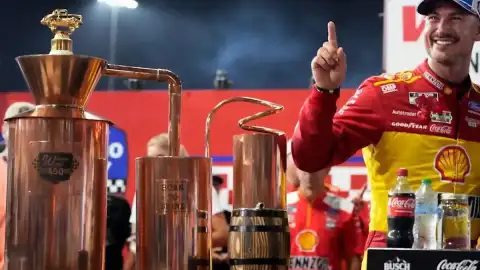 Joey Logano, North Wilkesboro'da Zafer Elde Etti