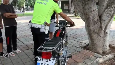 Kozan'da trafik denetimi: Kırmızı ışık ihlali yapan ehliyetsiz sürücüye 85 bin TL ceza