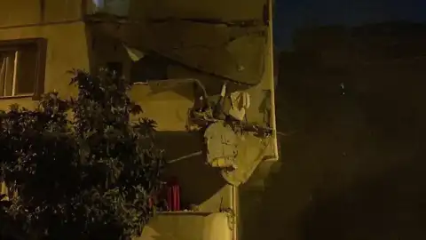 Küçükçekmece'de 5 Katlı Binanın Balkonunda Çökme Meydana Geldi