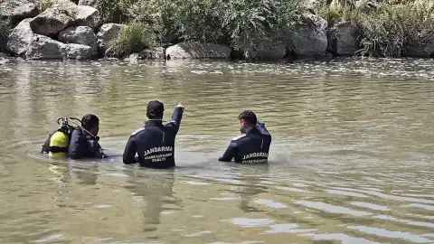 Muş Bulanık'ta Akarsuya Düşen 6 Yaşındaki Çocuğu Arama Çalışmaları Devam Ediyor