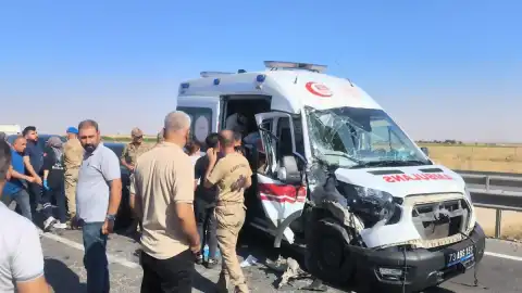 Nusaybin'de Ambulansın Karıştığı Zincirleme Trafik Kazası: 3 Yaralı