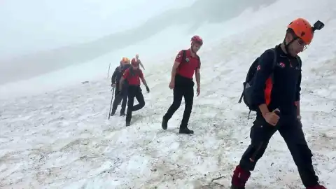 Rize Çamlıhemşin'de Mahsur Kalan 3 Rus Turiste 10 Saatlik Çalışmayla Ulaşıldı