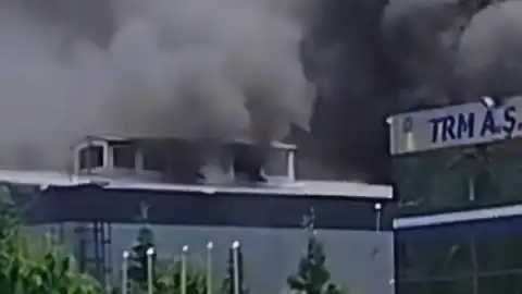 Sakarya Hendek'te Geri Dönüşüm Fabrikasında Yangın