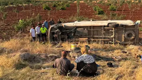 Şanlıurfa'da Tarım İşçilerini Taşıyan Minibüs Devrildi: 22 Yaralı