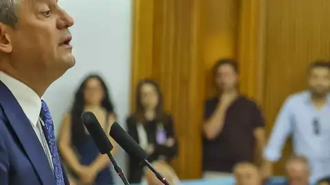 Siyaset Kulisi: Özgür Özel ve Ekibi Yeni Bir Parti Kurma Yolunda