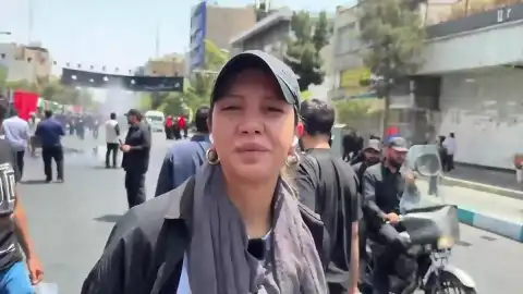 Tahran'da Hamaney'e Veda Töreni: Milyonlarca Kişi Sokaklara Döküldü