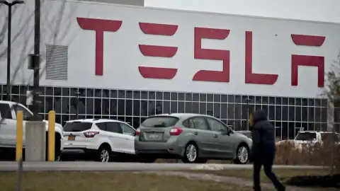 Tesla'da Tam Otonom Sürüş Sistemi Devre Dışı Kaldı: Kazada Bir Kişi Hayatını Kaybetti