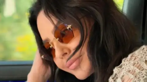 Ünlü Şarkıcı Ebru Gündeş'ten Yeni Çalışma İpucu