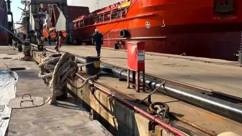 Yalova Altınova'da tersanedeki gemide patlama meydana geldi