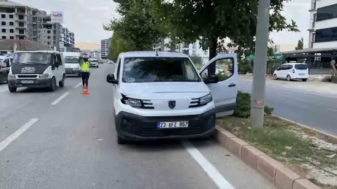 Elazığ'da Hafif Ticari Aracın Çarptığı Yaya Ağır Yaralandı