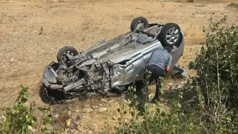 Tavşanlı'da Karşı Yönden Gelen Kamyonla Çarpışan Otomobildeki 4 Kişi Yaralandı