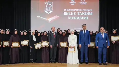 '75 Günde Hafızlık Programı'nı Tamamlayan 40 Öğrenciye Belgeleri Verildi