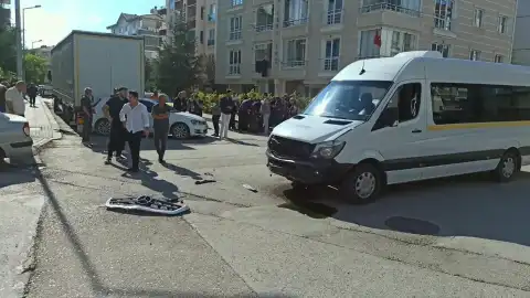 Ankara'da Kontrolsüz Kavşakta Meydana Gelen Kazada Bir Sürücü Yaralandı