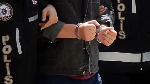 Otel Çalışanı Tartışma Sonrası Arkadaşını Karnından Bıçakladı: S.D. Tutuklandı
