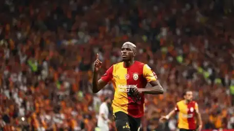 Victor Osimhen Galatasaray'ın Sporting Lizbon Maçında Sakatlığı Nedeniyle Yer Alamayacak