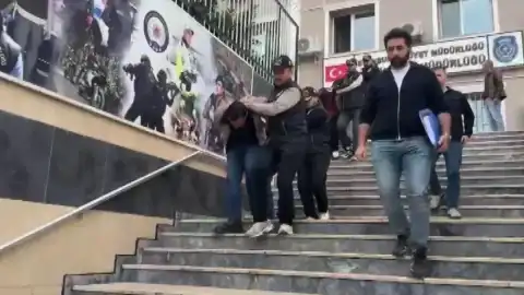 İstanbul ve Muğla'da Sahte Ekspertiz Raporuyla Dolandırıcılık Yapan Çete Üyeleri Adliyeye Sevk Edildi