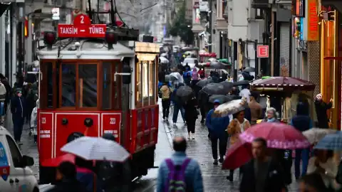 İstanbul'da Kuvvetli Yağışlar Yeniden Başlıyor: Dikkatli Olunması İstendi