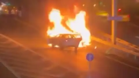 Sarıyer'de Trafik Kazası: 2 Araç Yandı, 5 Kişi Yaralandı
