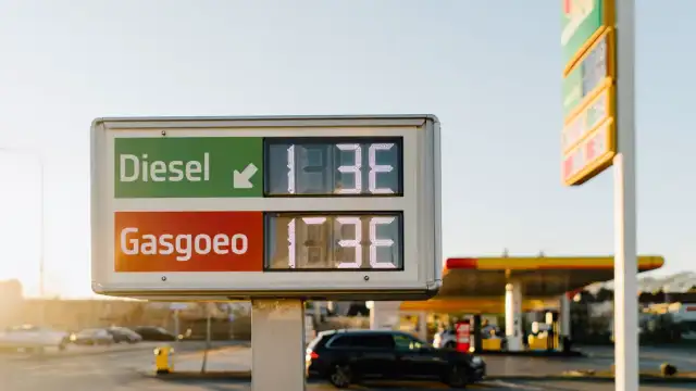 Motorine 2,33 TL İndirim Geldi, Benzine Zam Yok