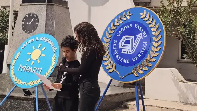 Ortaokul Öğrencisinin 23 Nisan Konuşması Duygusal Anlara Neden Oldu: 'Korkuyoruz Atam'