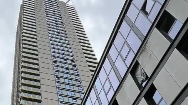 Londra'da Lüks Apartmanın 36. Katından Düşen Aile Hayatını Kaybetti