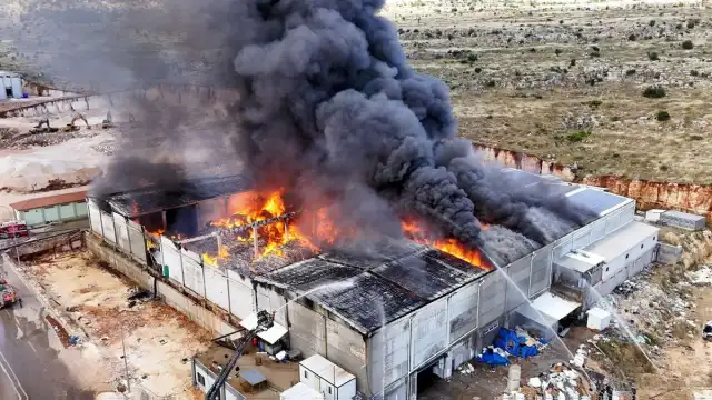 Gaziantep'te Tekstil Fabrikasında Yangın: Ekipler Müdahale Ediyor