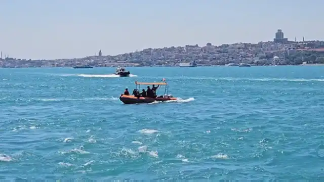 İstanbul Boğazı'nda Cansız Beden İhbarı: Arama Çalışmaları Sürüyor