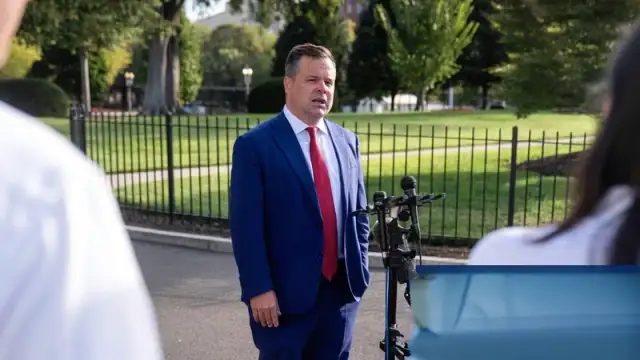 Washington'da Trump'ın Sadık Destekçisi İstihbarat Şefi Olarak Atandı: Endişeler Artıyor