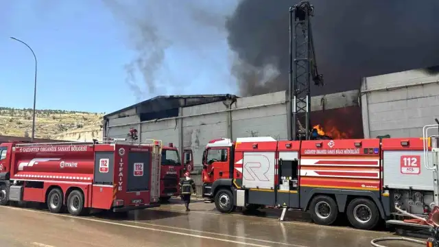 Gaziantep'teki Tekstil Fabrikasında Yangın: Müdahale Devam Ediyor