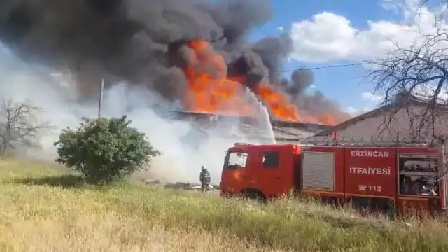 Erzincan'da Mobilya Deposu Yangını: Büyük Hasar Oluştu