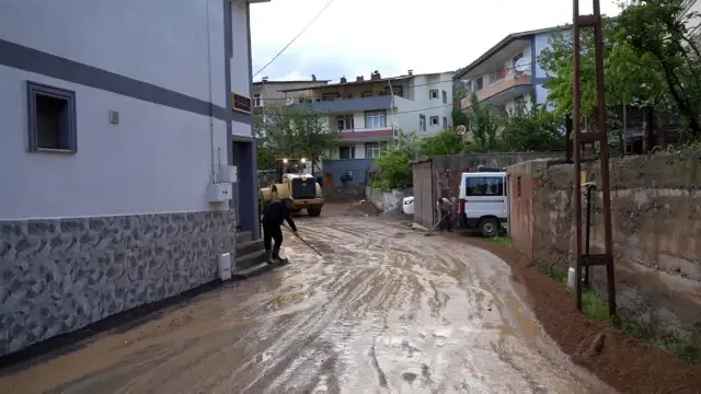 Gümüşhane'de Sel Felaketi: Evler, Ahırlar ve Araçlar Zarar Gördü