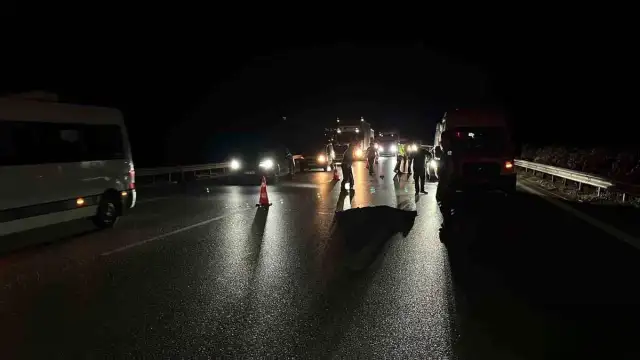 Bursa Çevre Yolu'nda Otobanda Karşıdan Karşıya Geçmeye Çalışan Şahsa Tır Çarptı