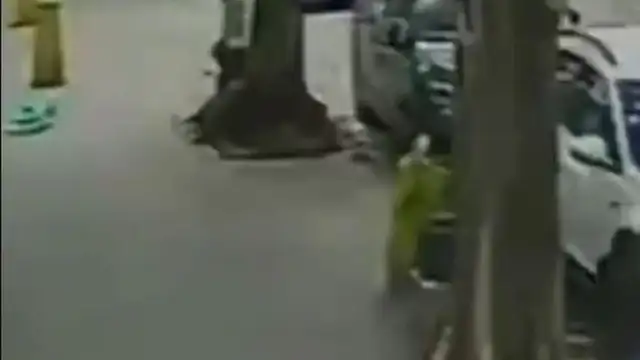 Brezilya'da Kadın Yolda Yürürken Lağım Kanalına Düştü