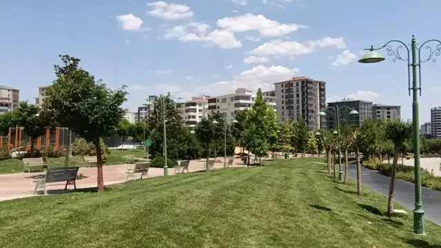 Batıkent Mahallesi'nde bıçaklı kavga: Liseli öğrenci yoğun bakımda