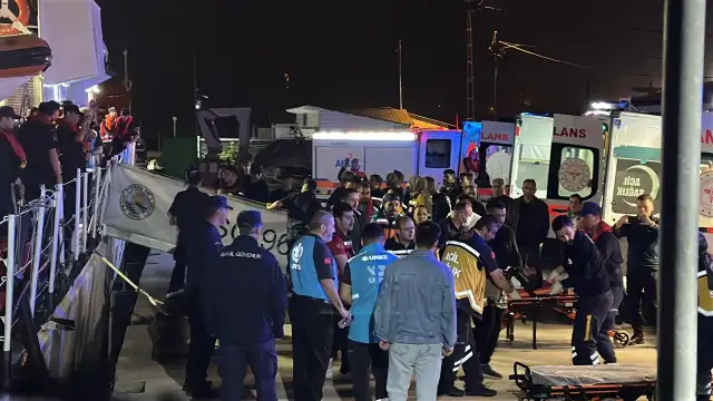 Karadeniz'de Saldırıya Uğrayan Balıkçı Teknesinin Yaralıları ve Hayatını Kaybeden Mürettebatın Cenazesi İnebolu'ya Nakledildi