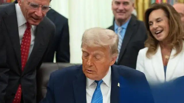 Trump, Göçmenlik Yasasını İmzalayarak ICE'ye 2029'a Kadar Finansman Sağladı