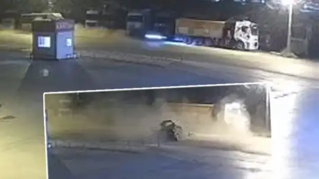 Ankara'da Trafik Kazası: Otomobilin Kamyona Çarpması Sonucu 3 Kişi Öldü