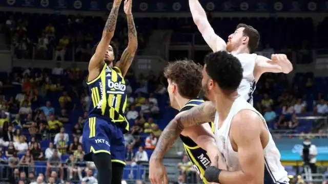 Basketbol Süper Ligi Play-off Yarı Final: Fenerbahçe Beko, A. Efes'i Son Sayıda Mağlup Etti