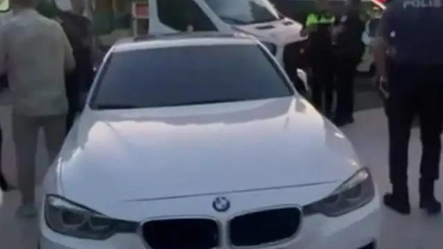 İzmir'de Polisten Kaçan Sürücü Yayaya Çarptı: 610 Bin TL Ceza ve Uyuşturucu Maddesi Ele Geçirildi