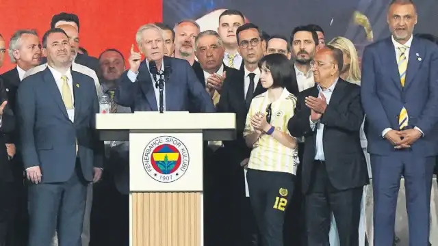 Fenerbahçe Olağanüstü Seçimli Genel Kurulu'nda Aziz Yıldırım Yeniden Başkan Seçildi