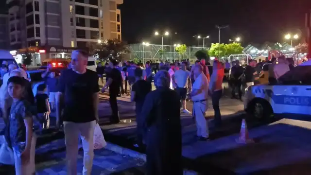 Bursa'da Bıçaklı Kavgada 3 Kişi Yaralandı