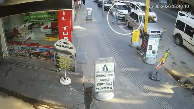 Doğum Günü Pastasıyla Yürüyen Kişiye Silahlı Saldırı: Ağır Yaralandı