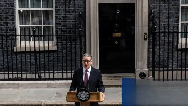 Keir Starmer, Başbakanlık Görevinden İstifa Etti: İngiltere'de Siyasi Belirsizlik