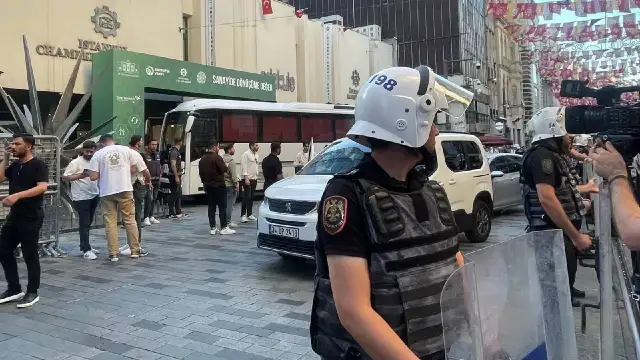 İstanbul Taksim'de Öğretmen Eylemine Polis Müdahalesi: Gözaltılar Gerçekleşti